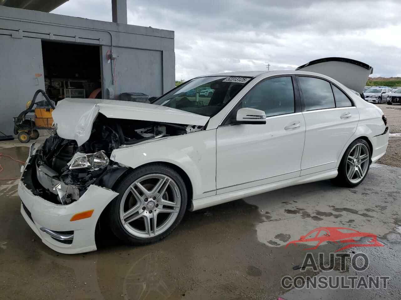 MERCEDES-BENZ C-CLASS 2013 - WDDGF4HB1DA765413