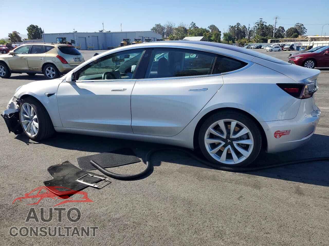TESLA MODEL 3 2017 - 5YJ3E1EA4HF002496