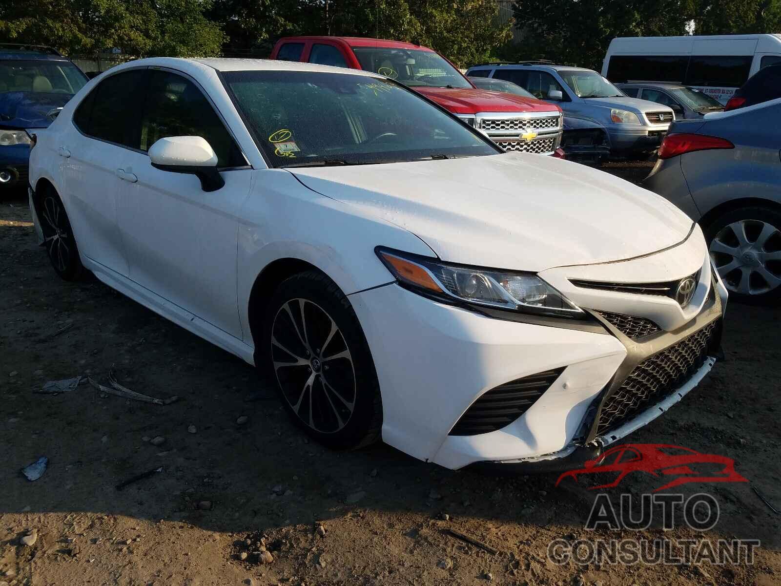TOYOTA CAMRY 2018 - 4T1B11HK4JU553886