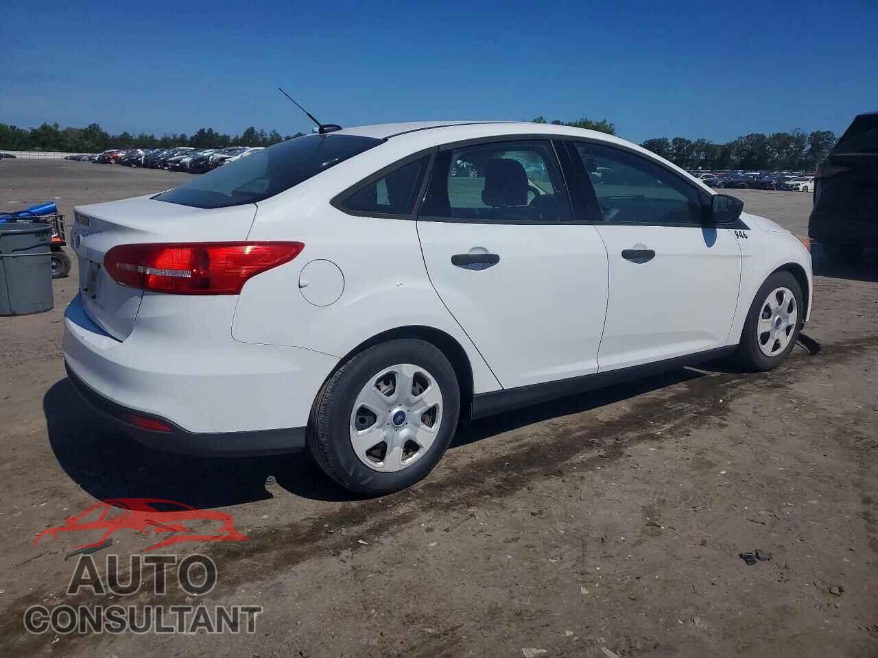 FORD FOCUS 2017 - 1FADP3E28HL256671