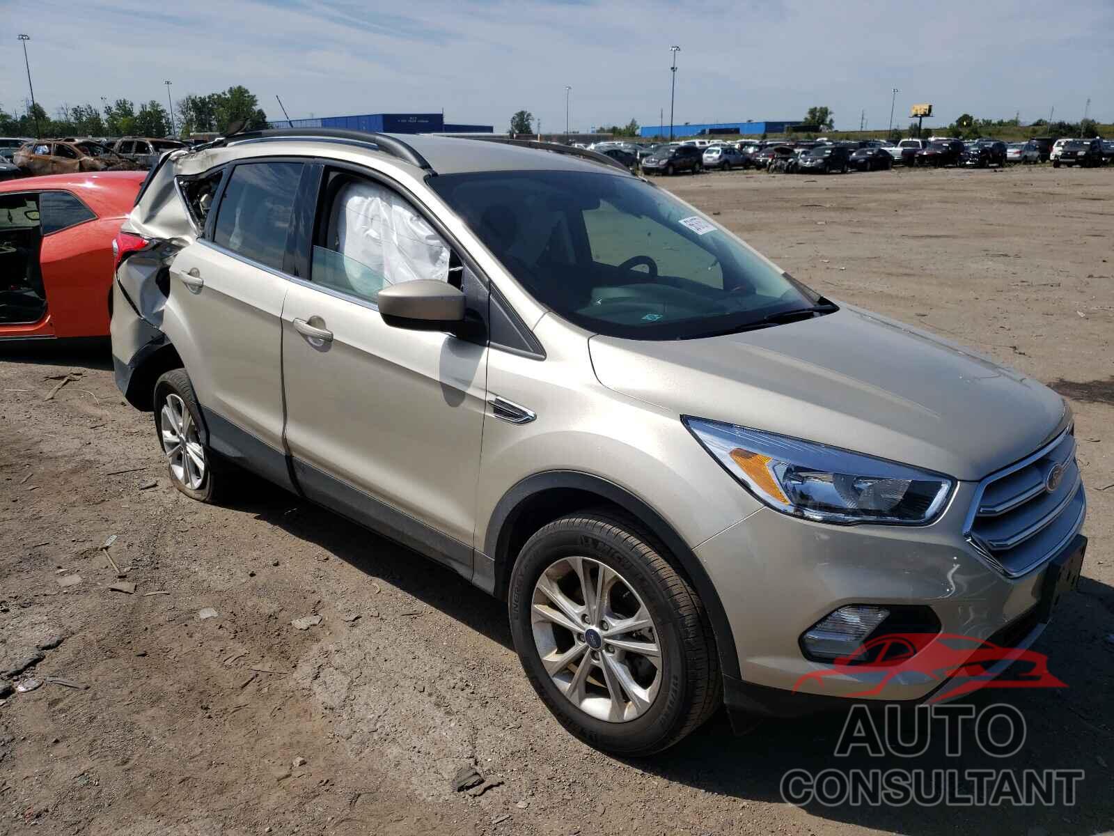 FORD ESCAPE 2018 - 1FMCU0GD7JUD18004