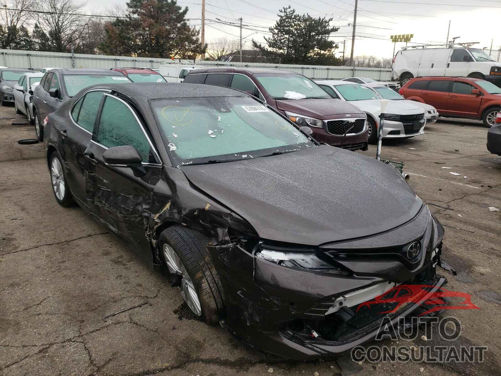 TOYOTA CAMRY 2018 - 4T1B11HK6JU013004