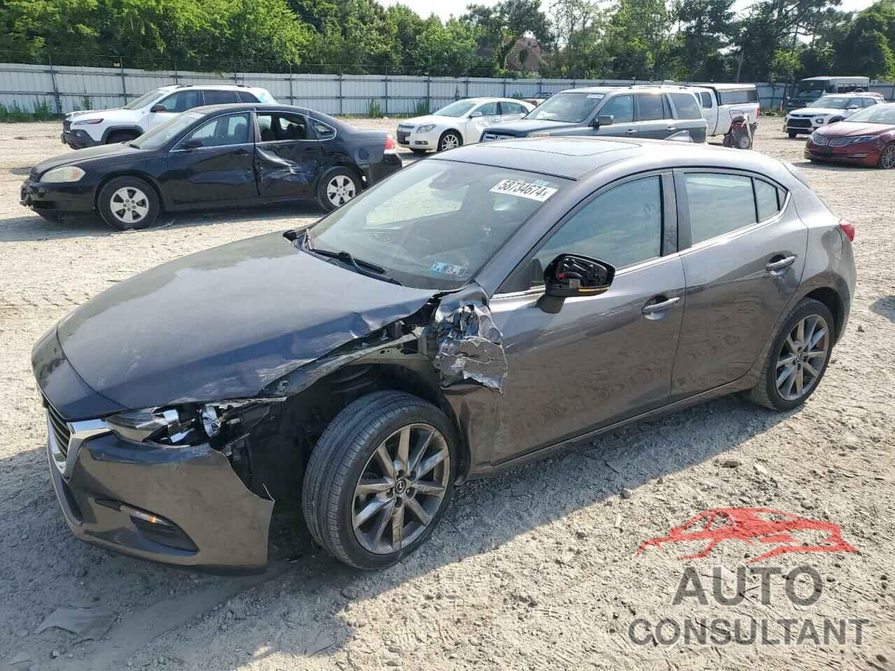 MAZDA 3 2018 - 3MZBN1L38JM250992