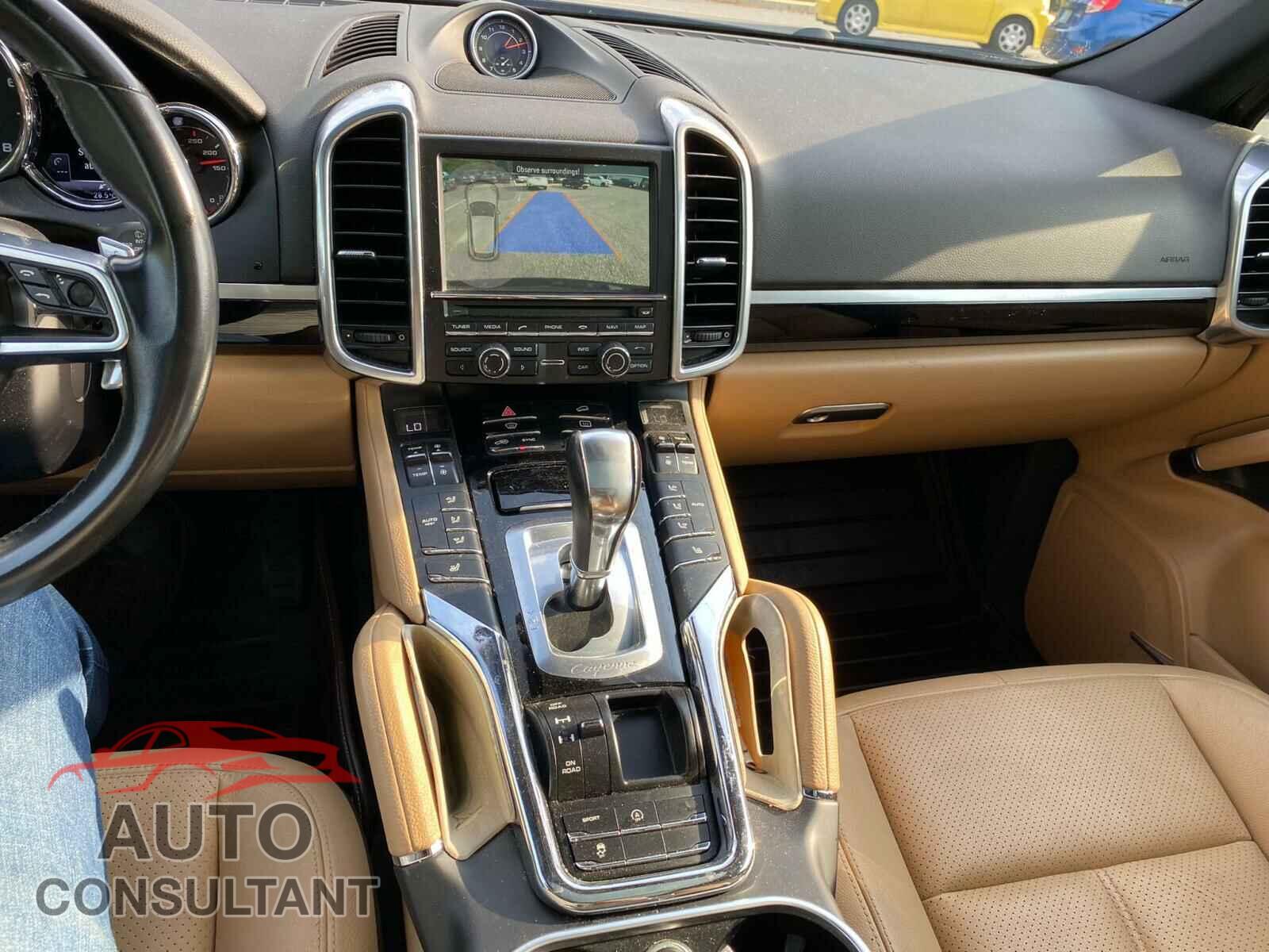 PORSCHE CAYENNE 2016 - WP1AA2A23GKA14761