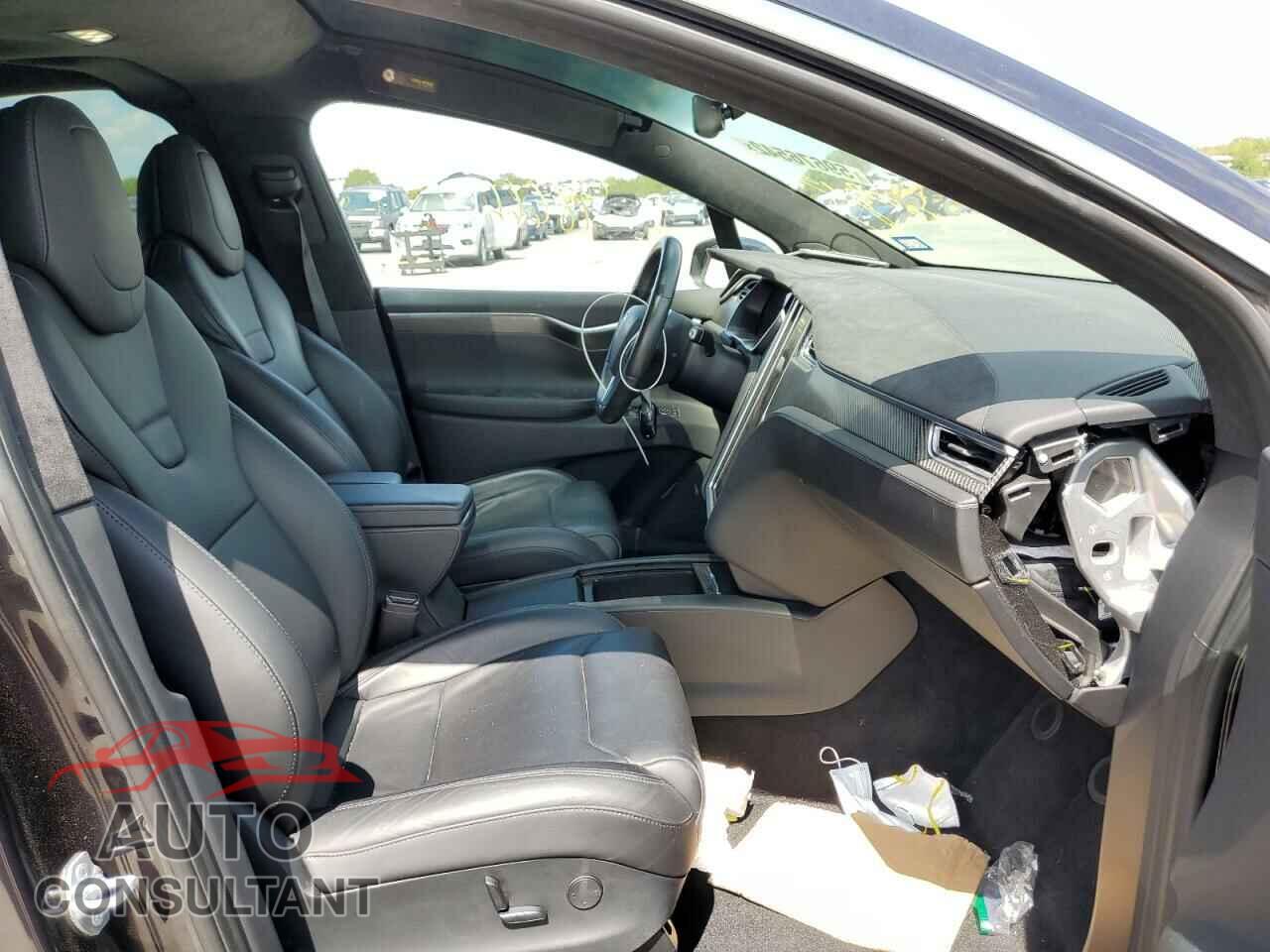 TESLA MODEL X 2017 - 5YJXCBE21HF044422