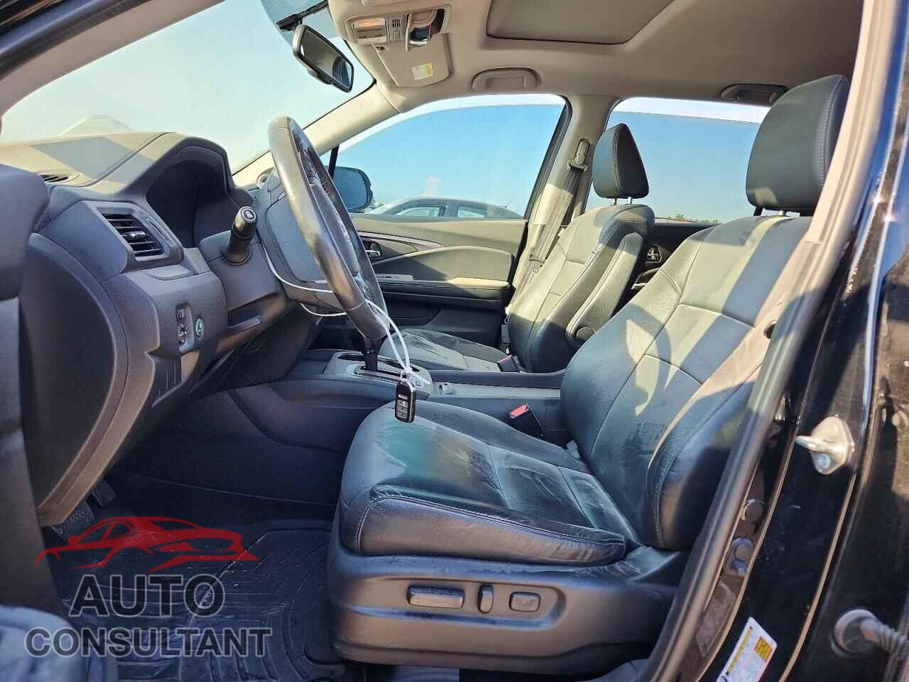 HONDA PILOT 2017 - 5FNYF5H50HB038520