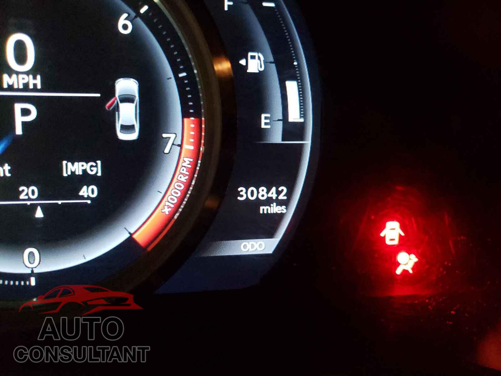 LEXUS IS 2018 - JTHC81D29J5031760