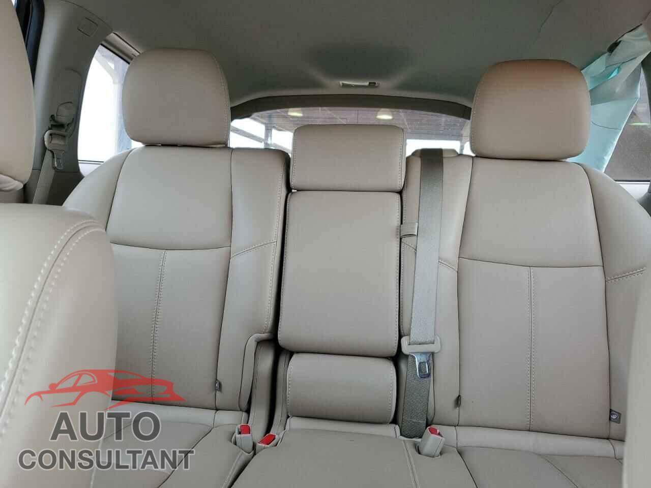 NISSAN PATHFINDER 2017 - 5N1DR2MM2HC664953