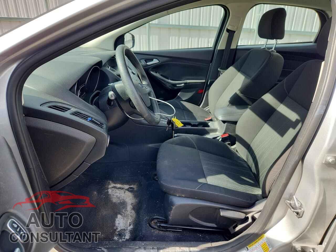 FORD FOCUS 2015 - 1FADP3F27FL209580