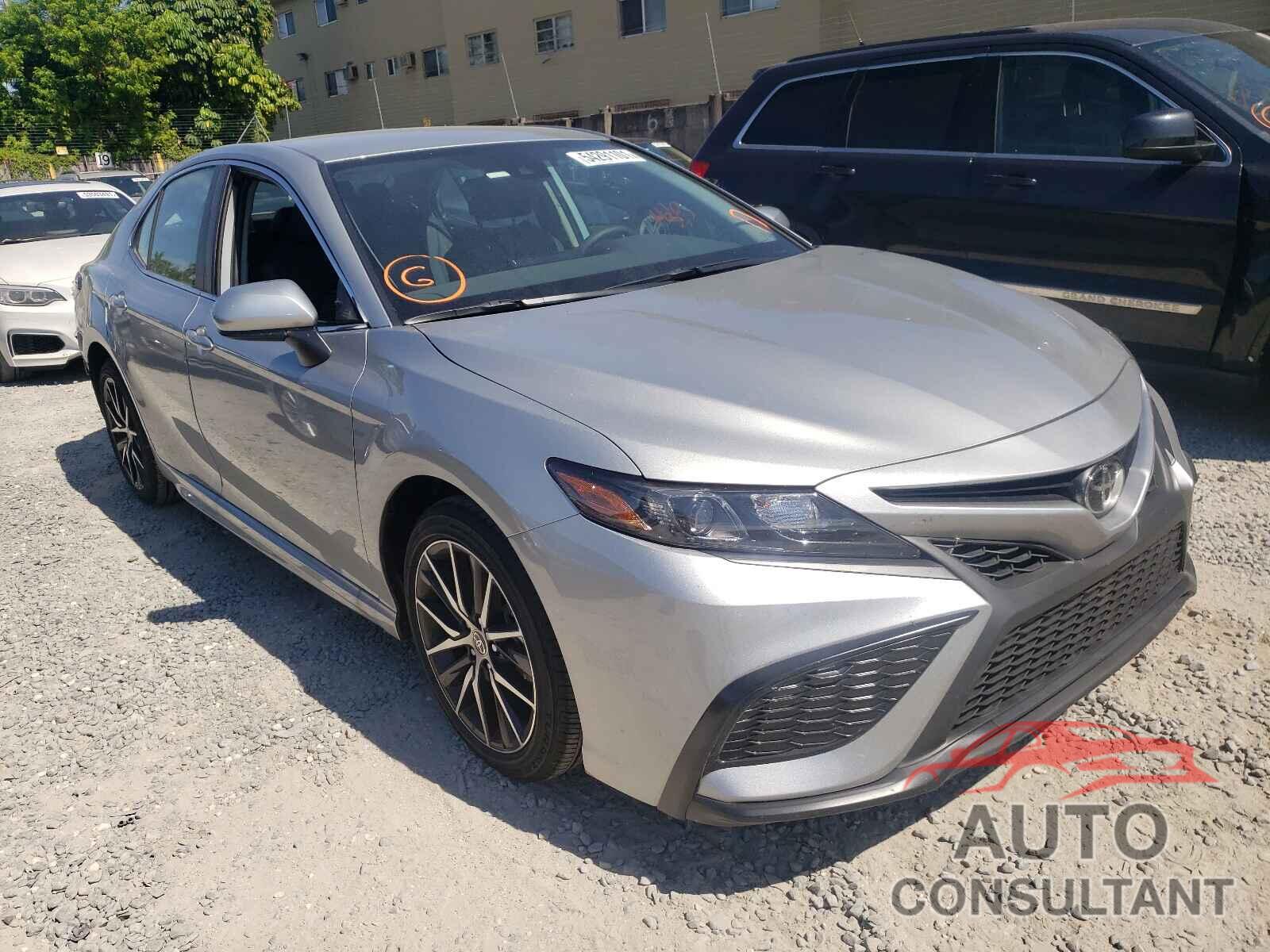 TOYOTA CAMRY 2021 - 4T1G11AK4MU474416