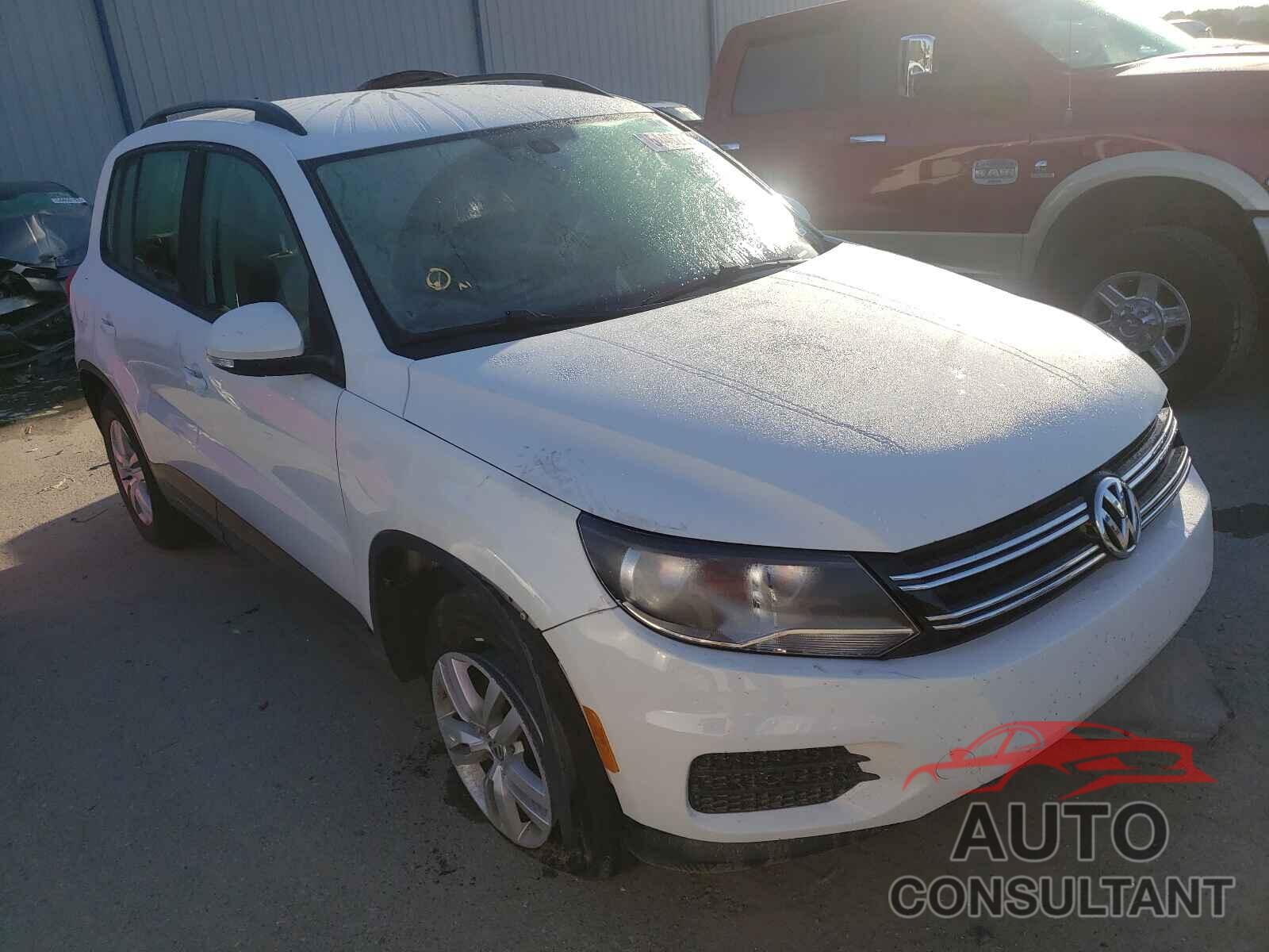 VOLKSWAGEN TIGUAN 2017 - WVGAV7AX7HK026620
