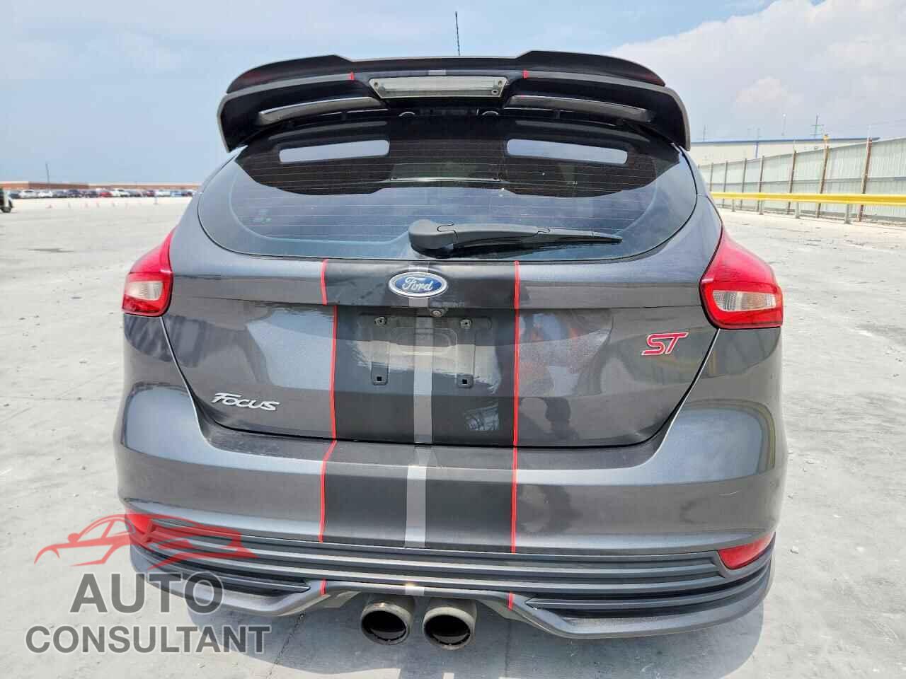 FORD FOCUS 2017 - 1FADP3L95HL331813