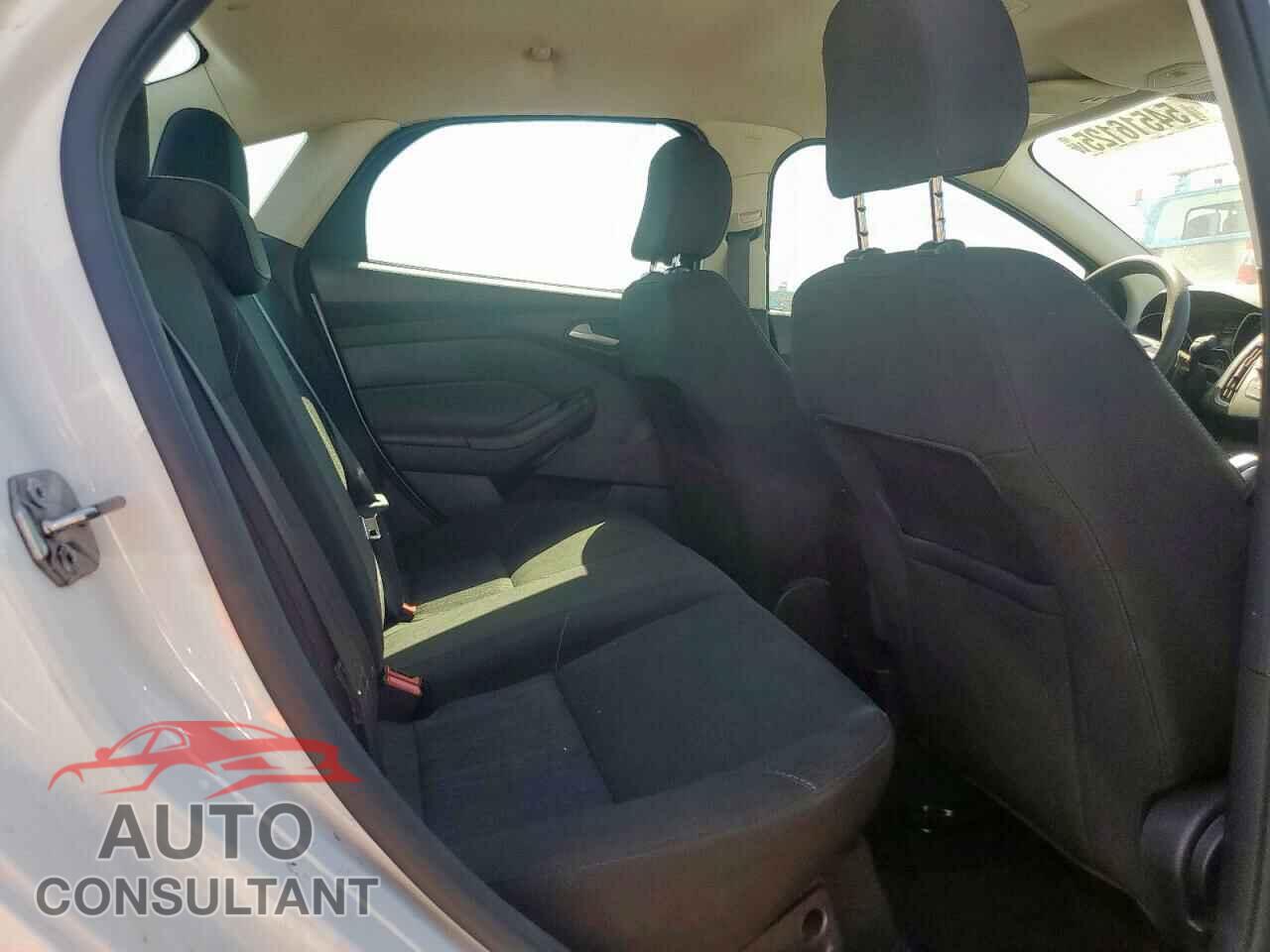 FORD FOCUS 2017 - 1FADP3F27HL244218