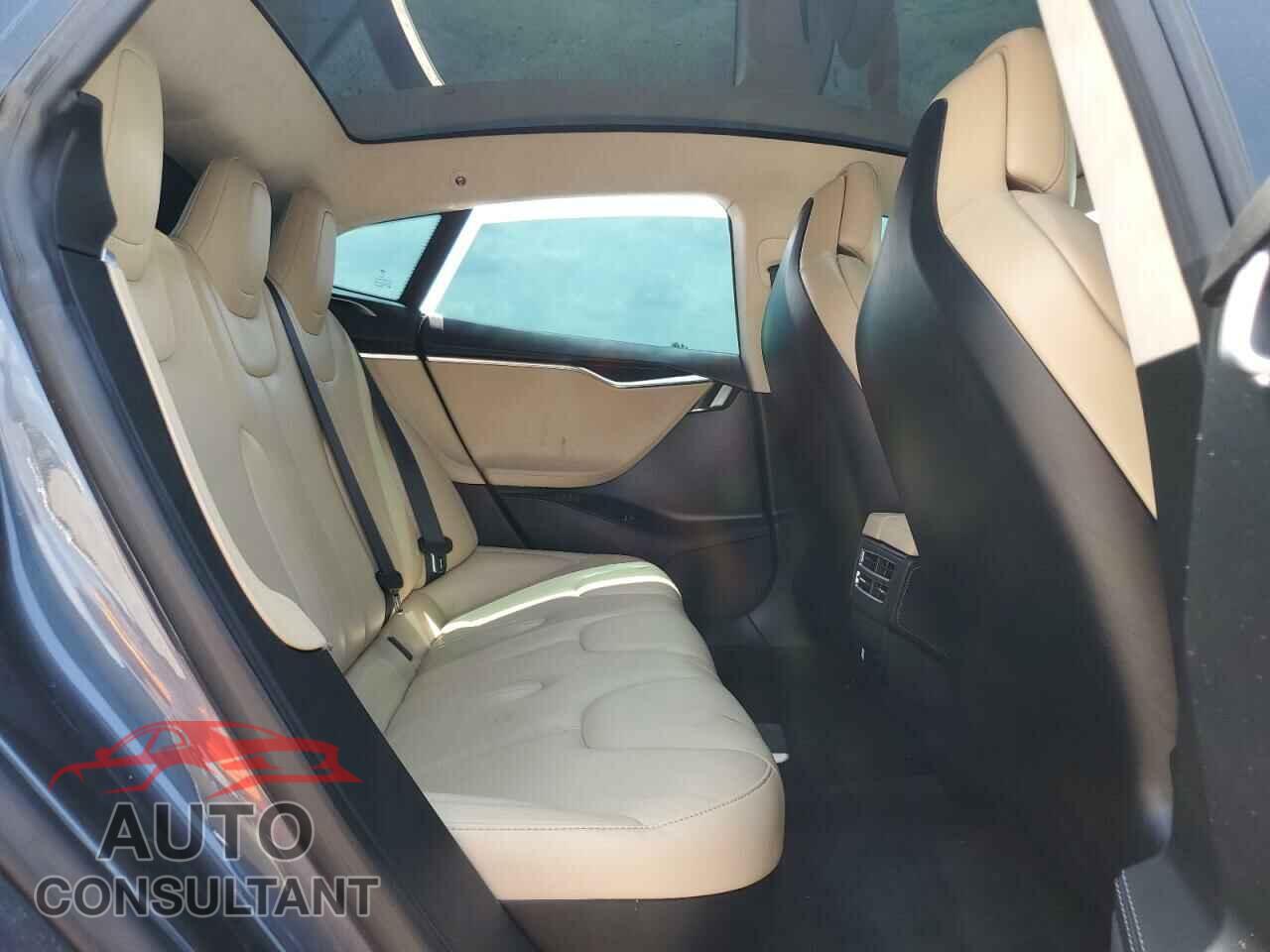 TESLA MODEL S 2017 - 5YJSA1E12HF197215