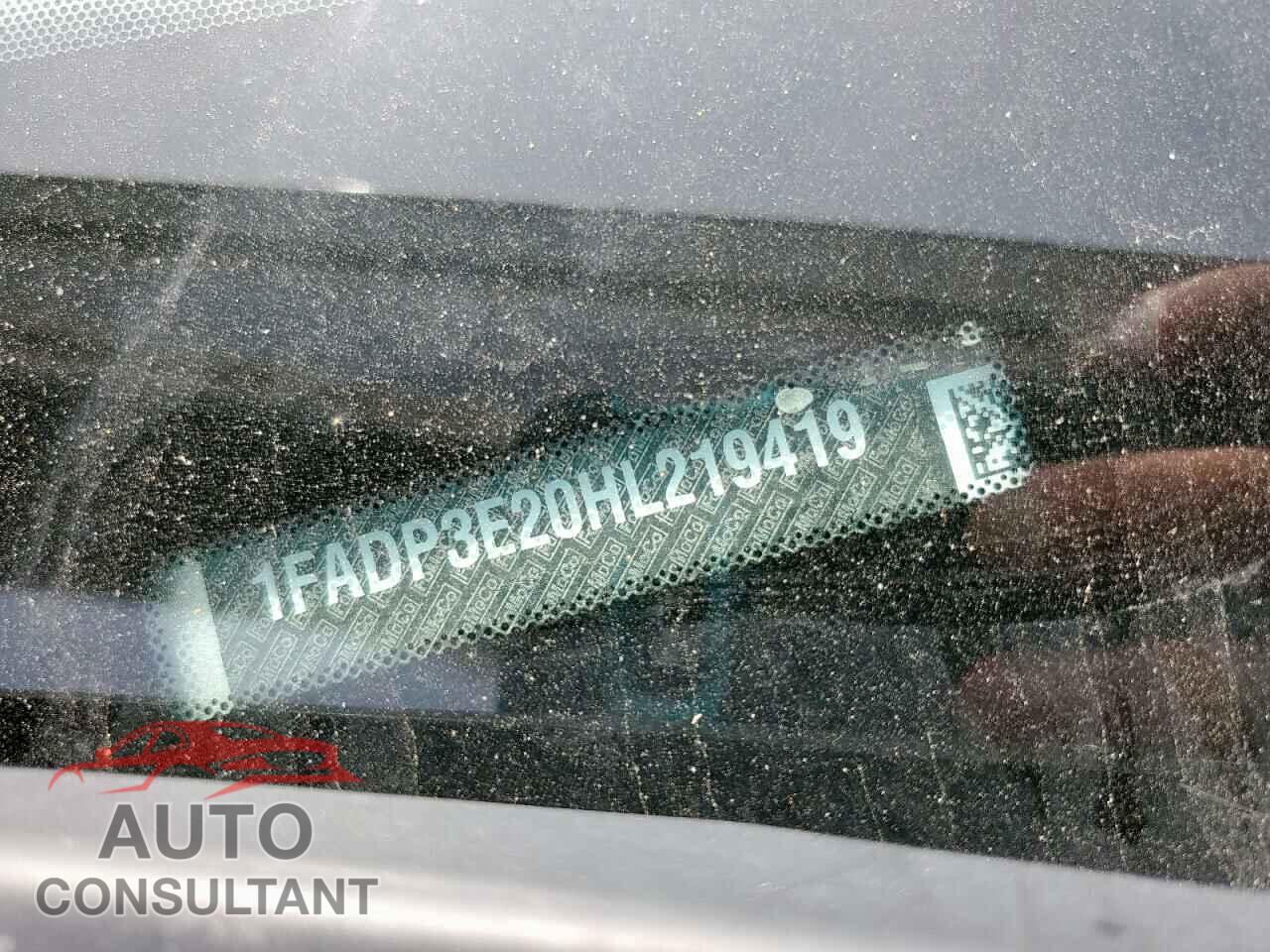 FORD FOCUS 2017 - 1FADP3E20HL219419