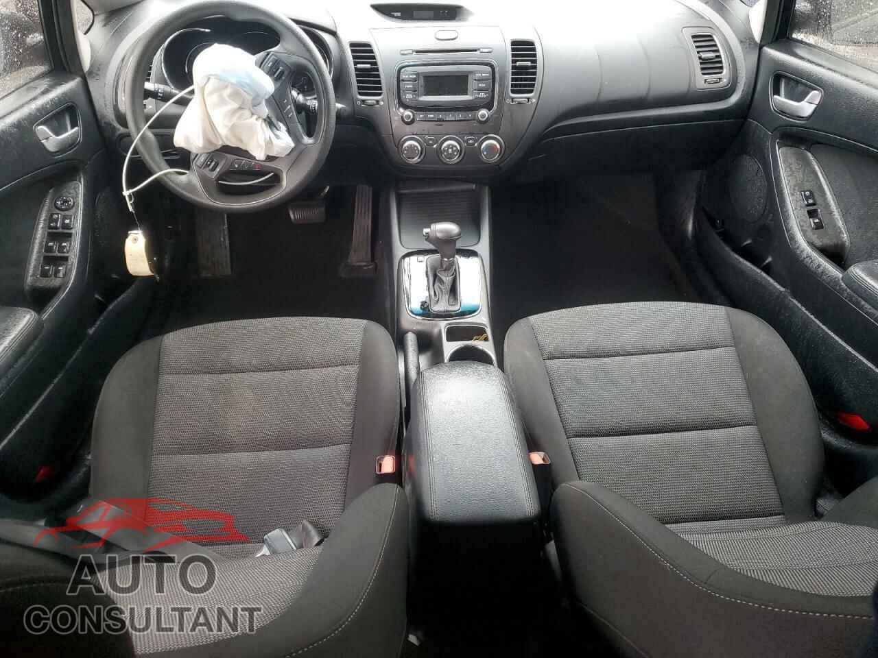 KIA FORTE 2017 - KNAFK5A86H5696445