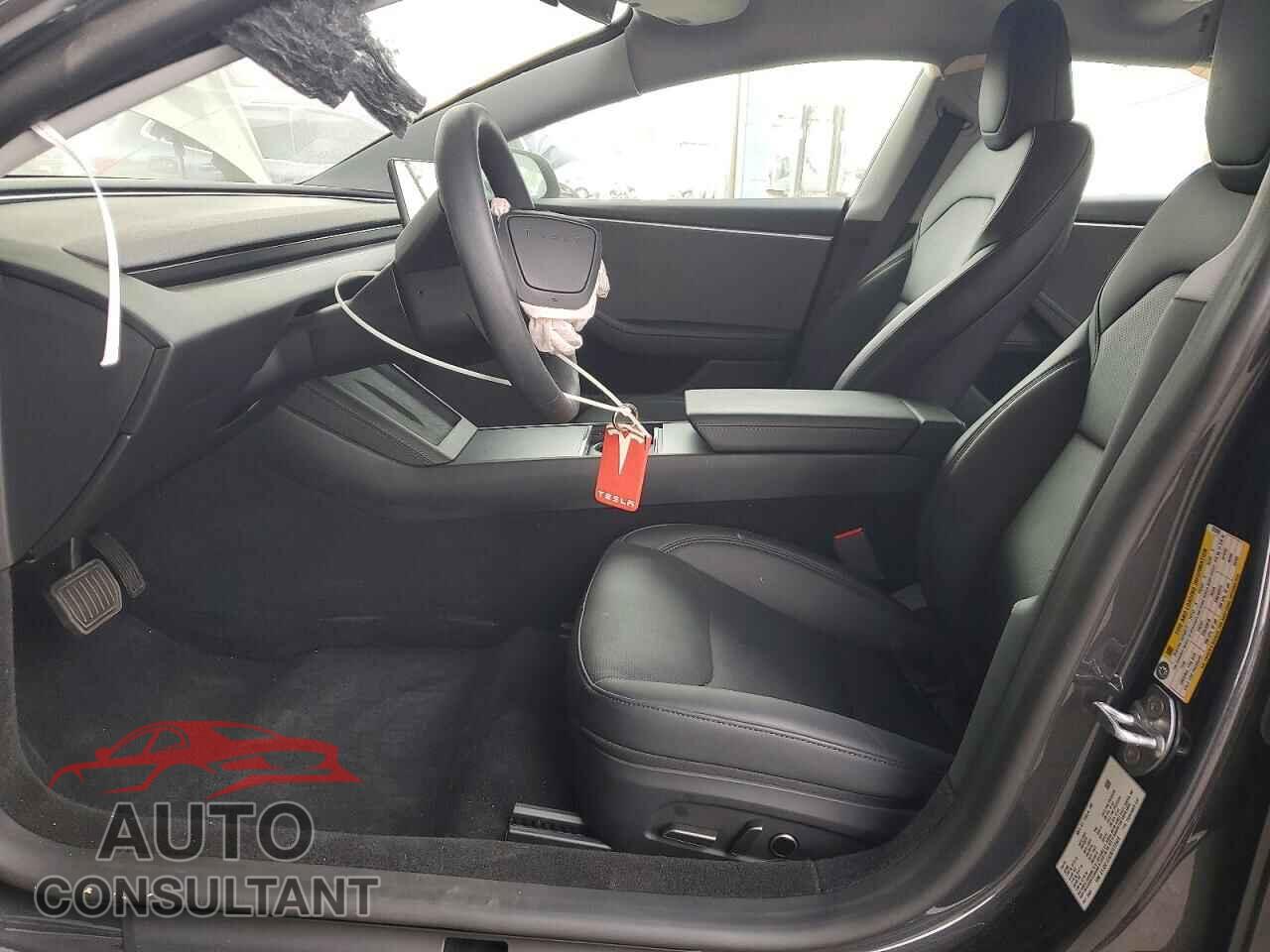 TESLA MODEL 3 2025 - 5YJ3E1EA2SF072425