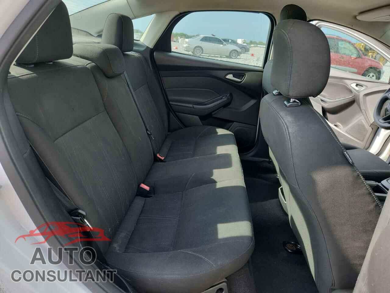 FORD FOCUS 2015 - 1FADP3F26FL276350