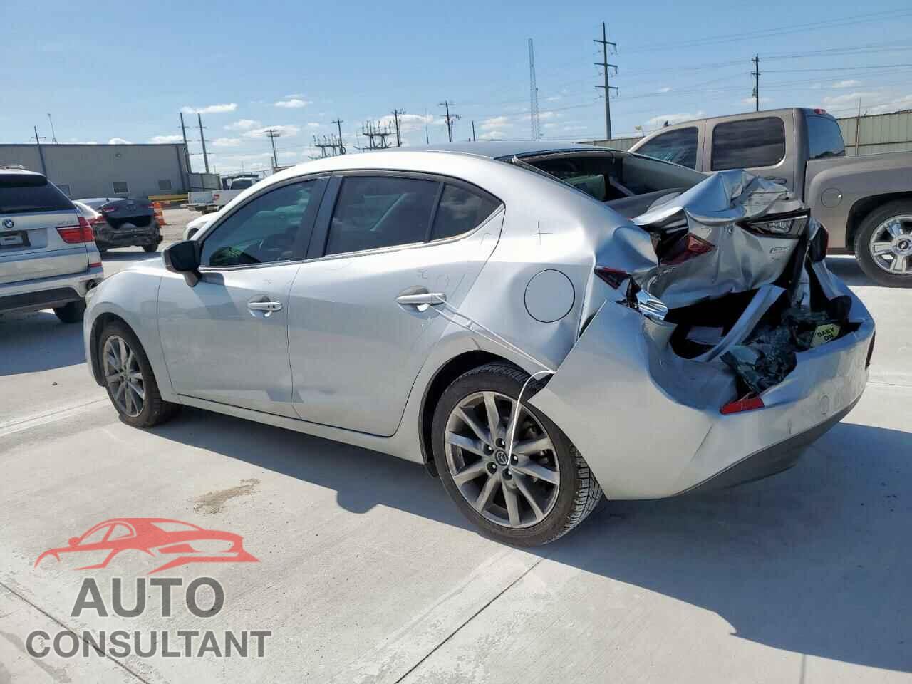 MAZDA 3 2018 - 3MZBN1V33JM246703
