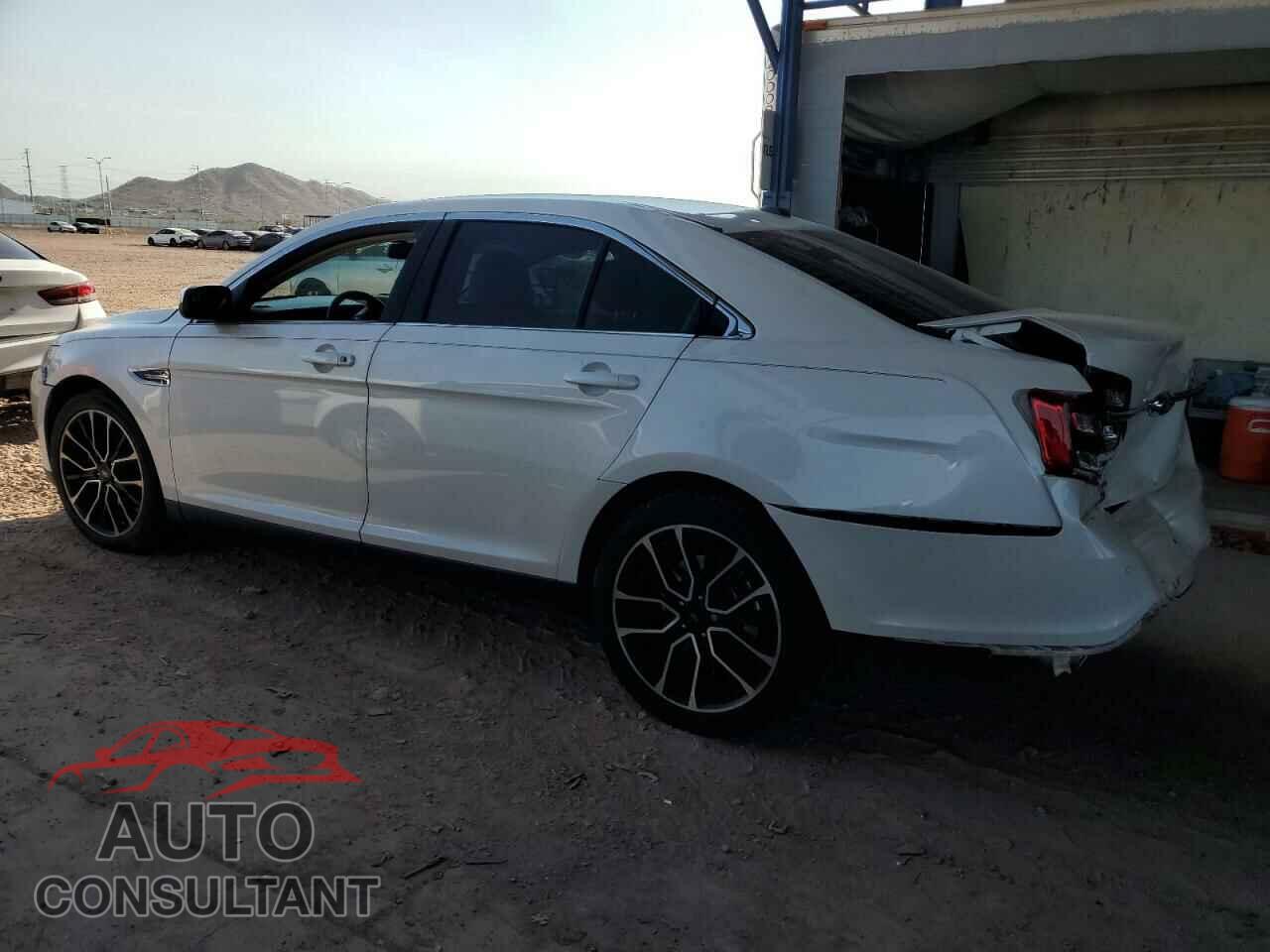 FORD TAURUS 2017 - 1FAHP2E82HG126054
