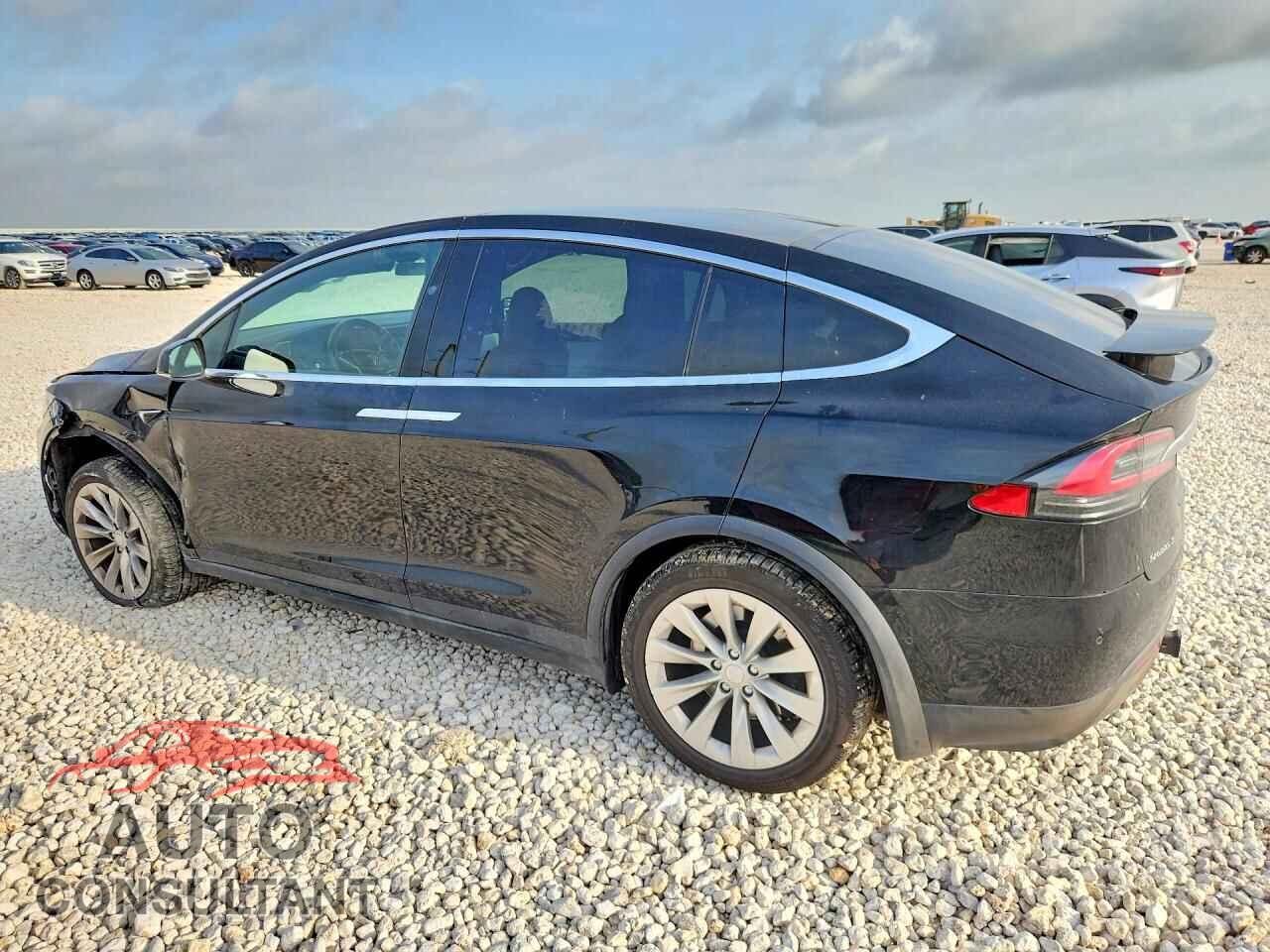 TESLA MODEL X 2018 - 5YJXCAE28JF092046