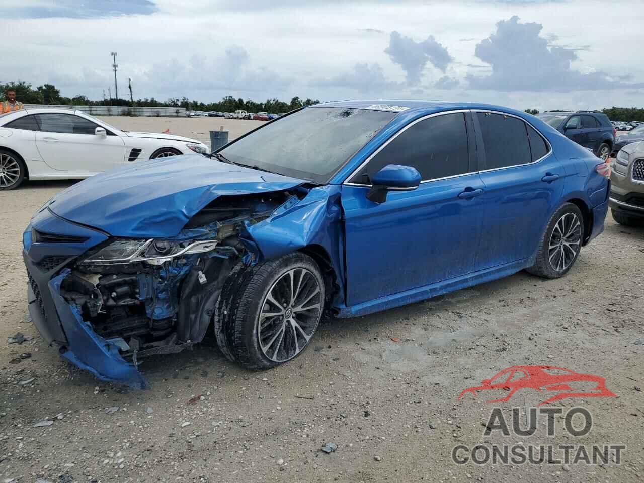 TOYOTA CAMRY 2018 - 4T1B11HK7JU152820