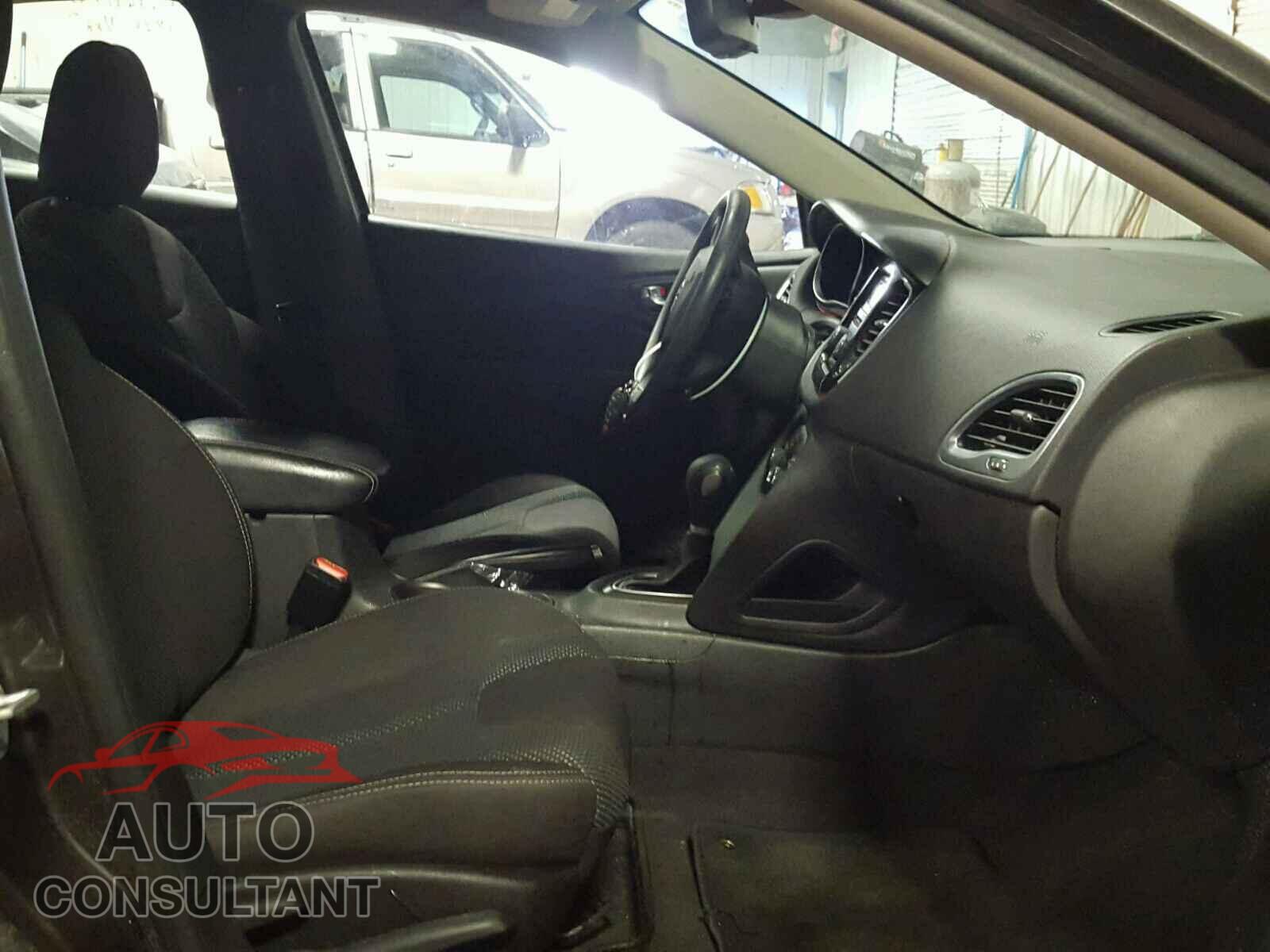 DODGE DART 2015 - 1C3CDFBB5FD193142