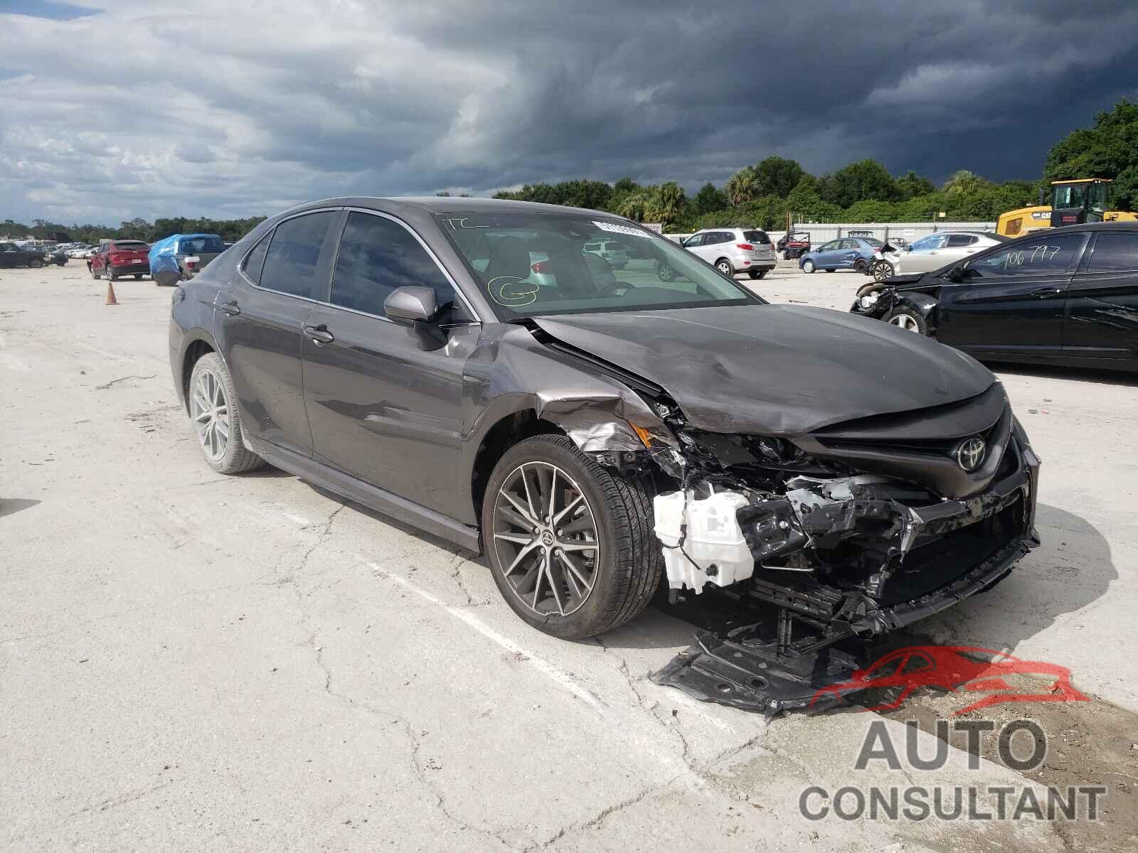 TOYOTA CAMRY 2021 - 4T1G11AK5MU556039