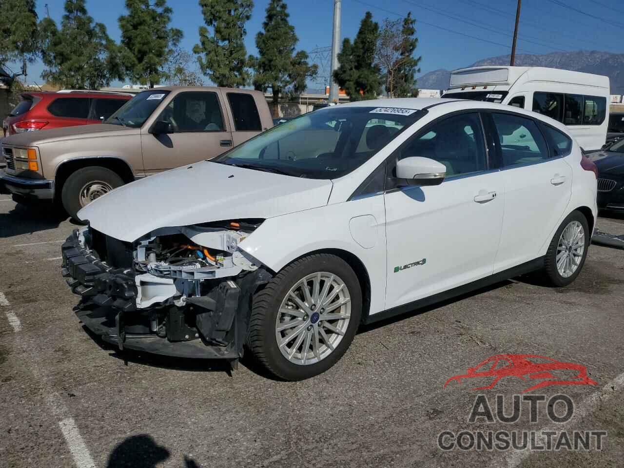 FORD FOCUS 2017 - 1FADP3R47HL348186