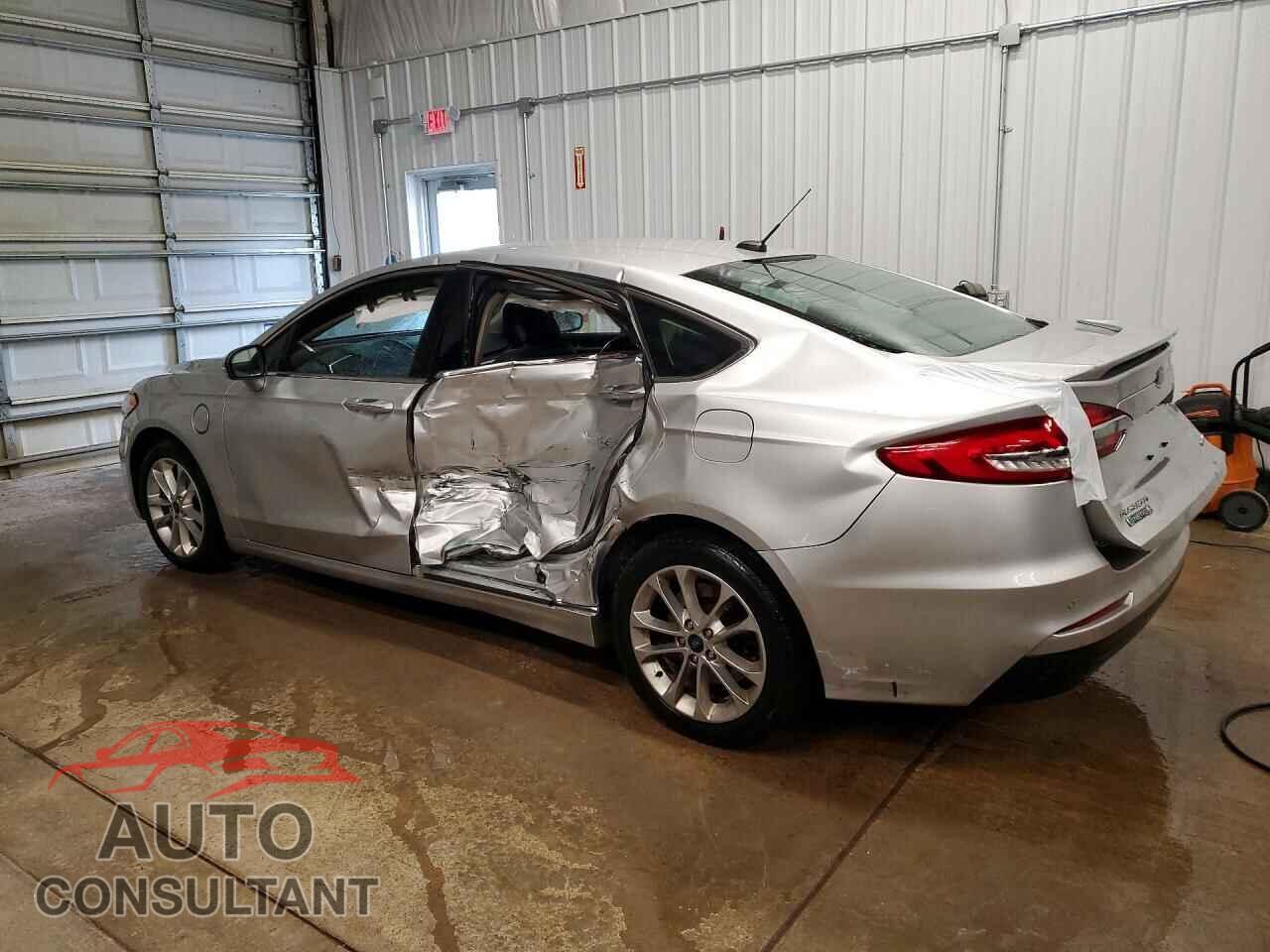 FORD FUSION 2019 - 3FA6P0SU2KR227818