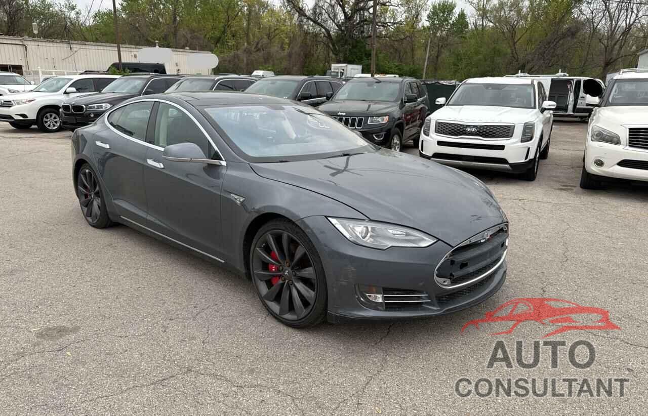 TESLA MODEL S 2013 - 5YJSA1CN1DFP07747