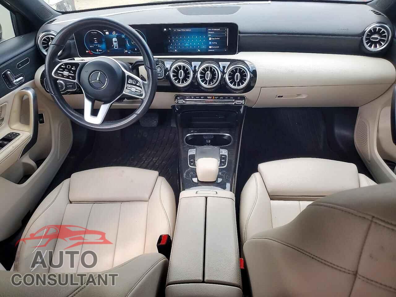 MERCEDES-BENZ A-CLASS 2019 - WDD3G4FB5KW002017