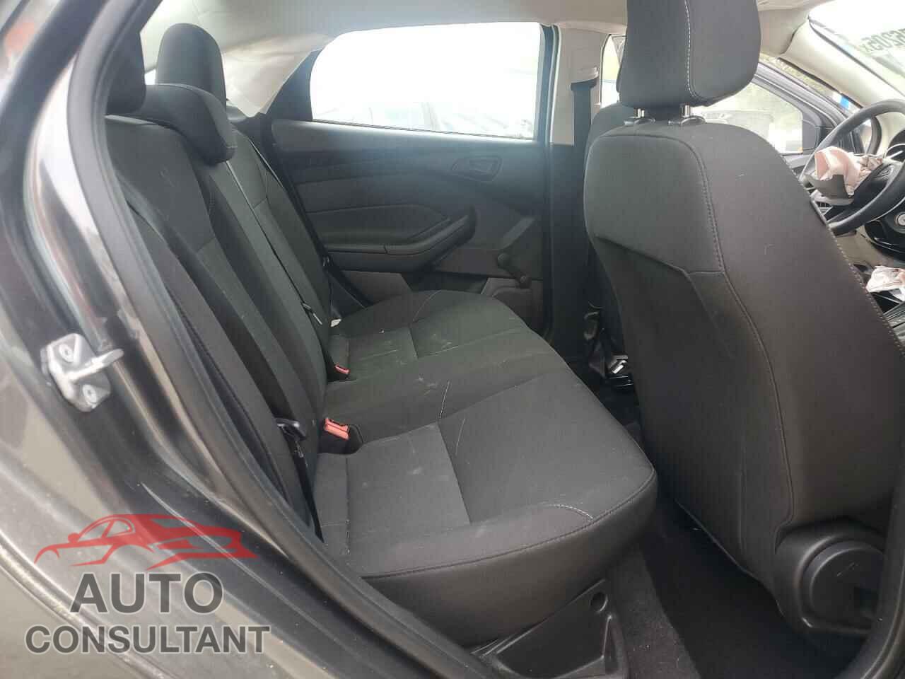 FORD FOCUS 2017 - 1FADP3E21HL256849