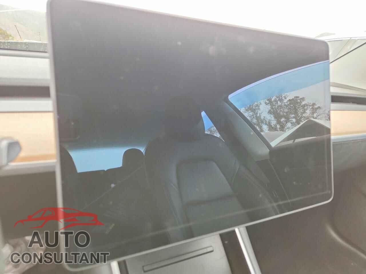 TESLA MODEL 3 2018 - 5YJ3E1EA3JF052750