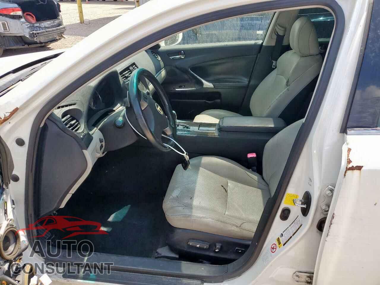 LEXUS IS 2011 - JTHBF5C23B2101475