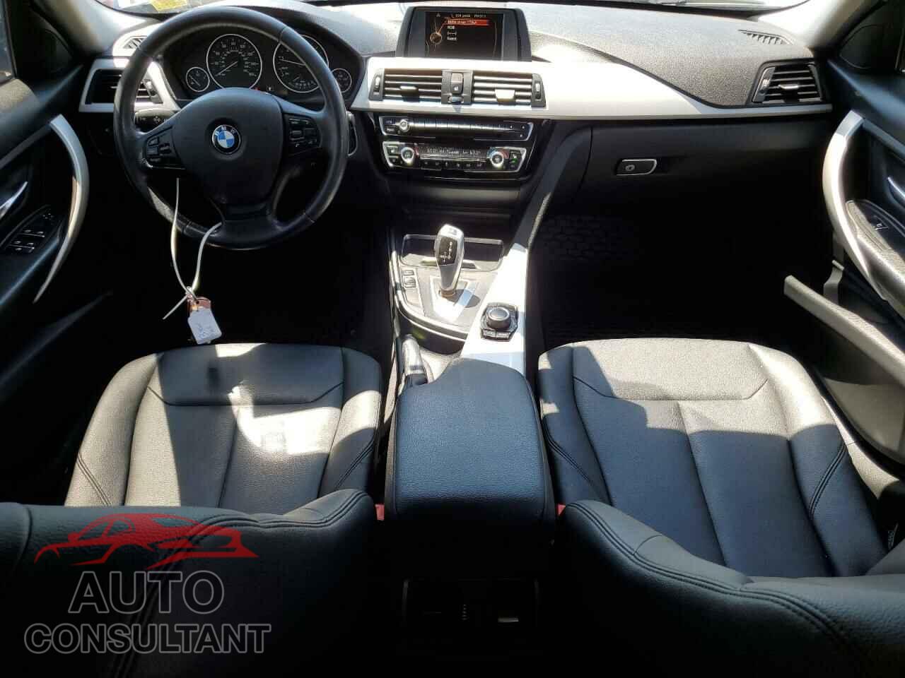BMW 3 SERIES 2017 - WBA8A3C50HK692010