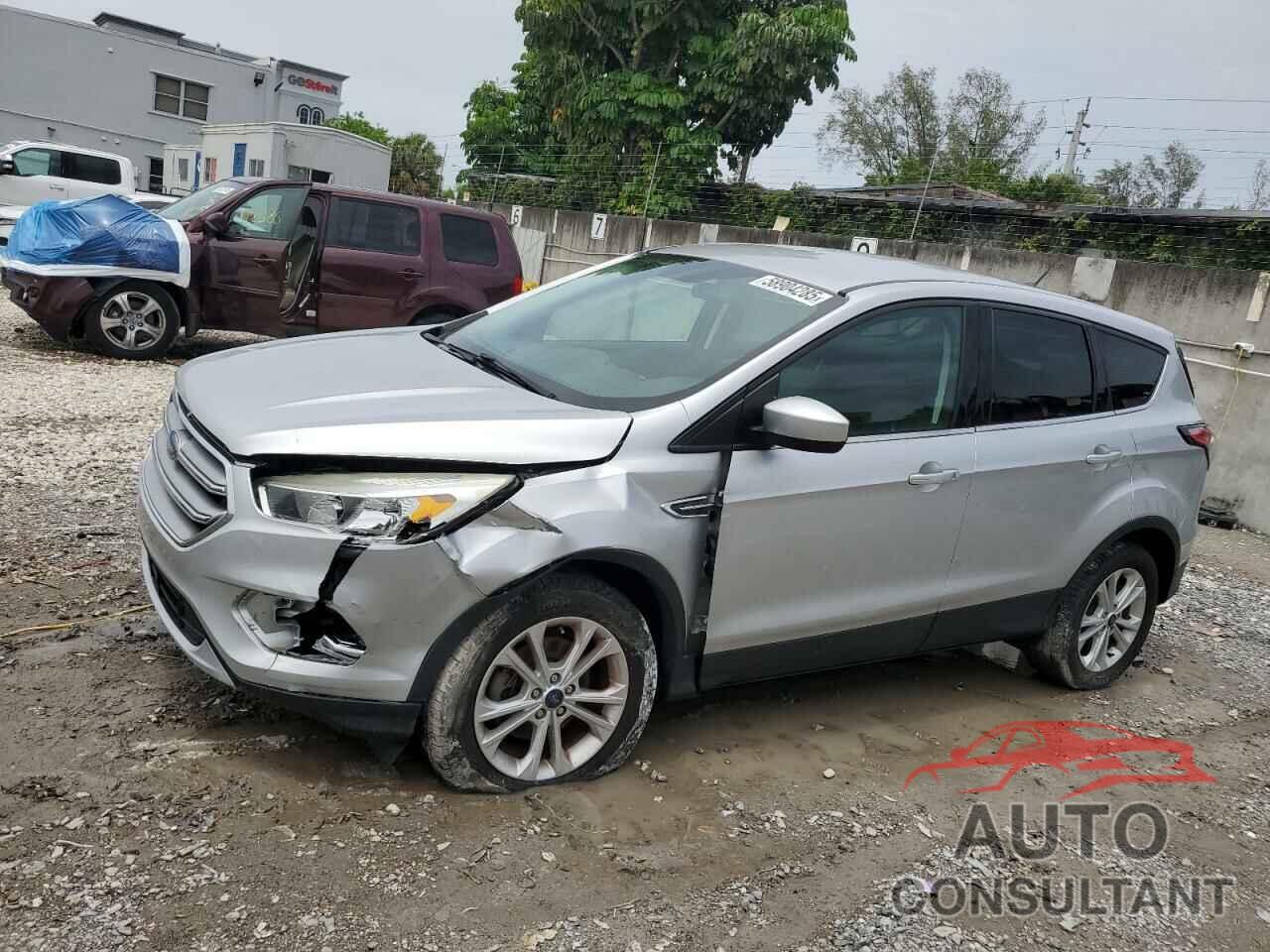 FORD ESCAPE 2017 - 1FMCU0GD4HUD82026