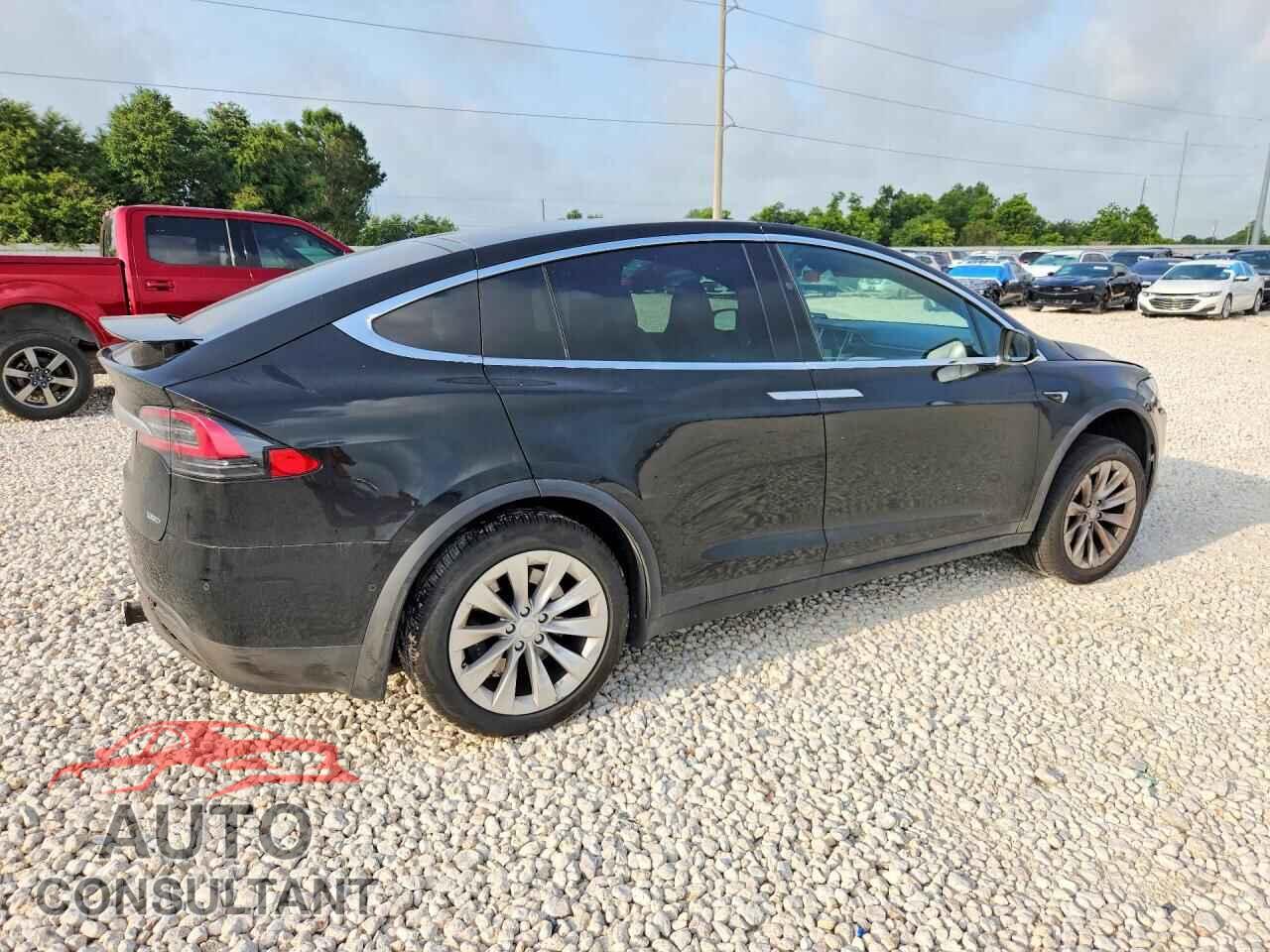 TESLA MODEL X 2018 - 5YJXCAE28JF092046