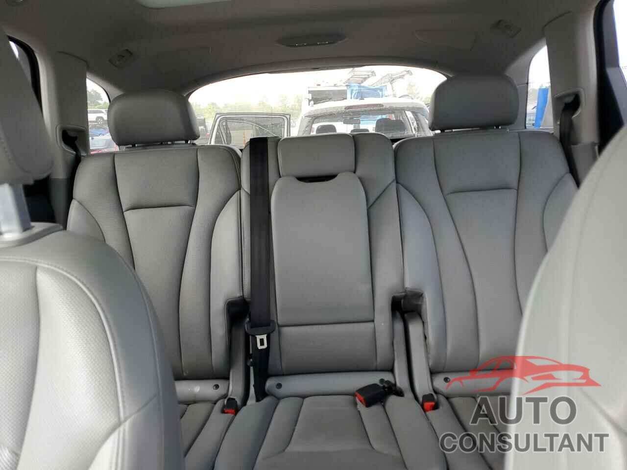 AUDI Q7 2019 - WA1LHAF79KD037702