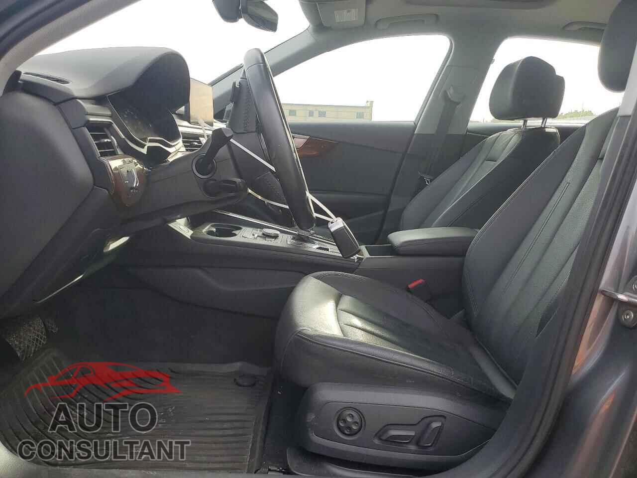 AUDI A4 2019 - WAUDNAF41KA106938
