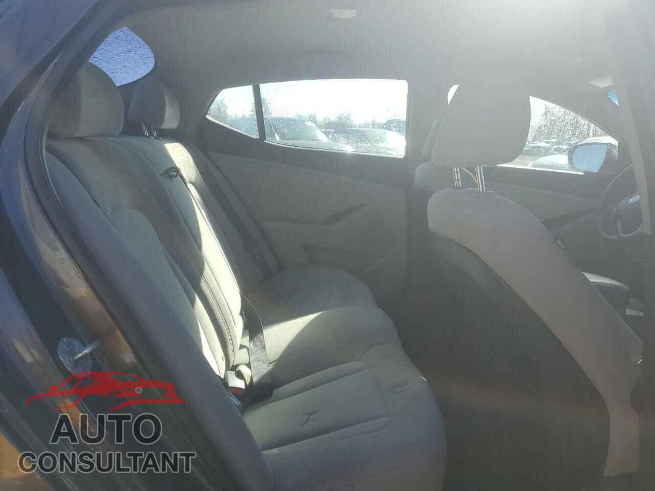 KIA OPTIMA 2011 - KNAGM4A78B5138457
