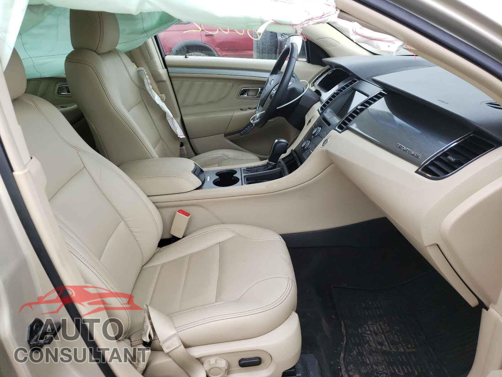 FORD TAURUS 2018 - 1FAHP2E80JG132201