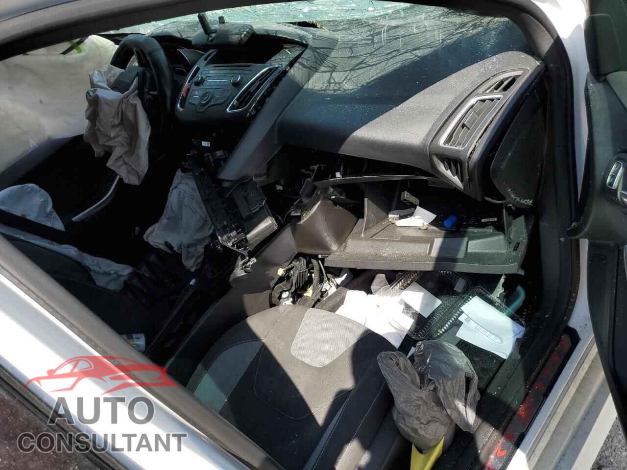 FORD FOCUS 2016 - 1FADP3L95GL202758