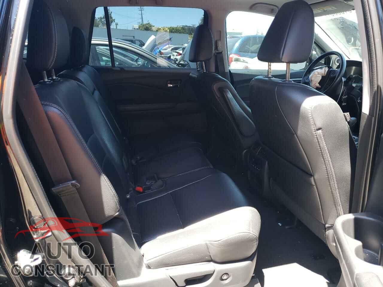 HONDA PILOT 2017 - 5FNYF5H76HB034330