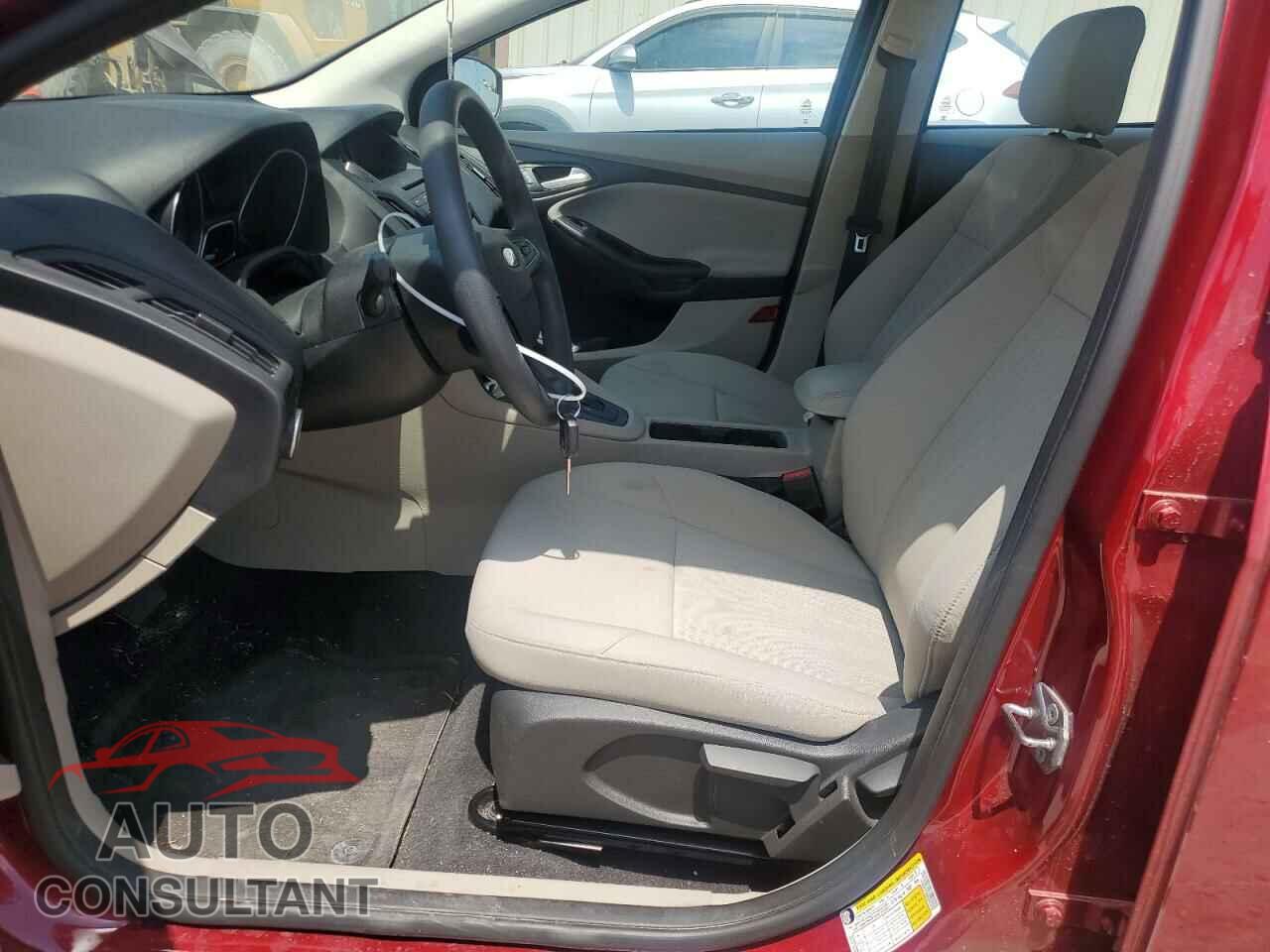 FORD FOCUS 2015 - 1FADP3F28FL261218