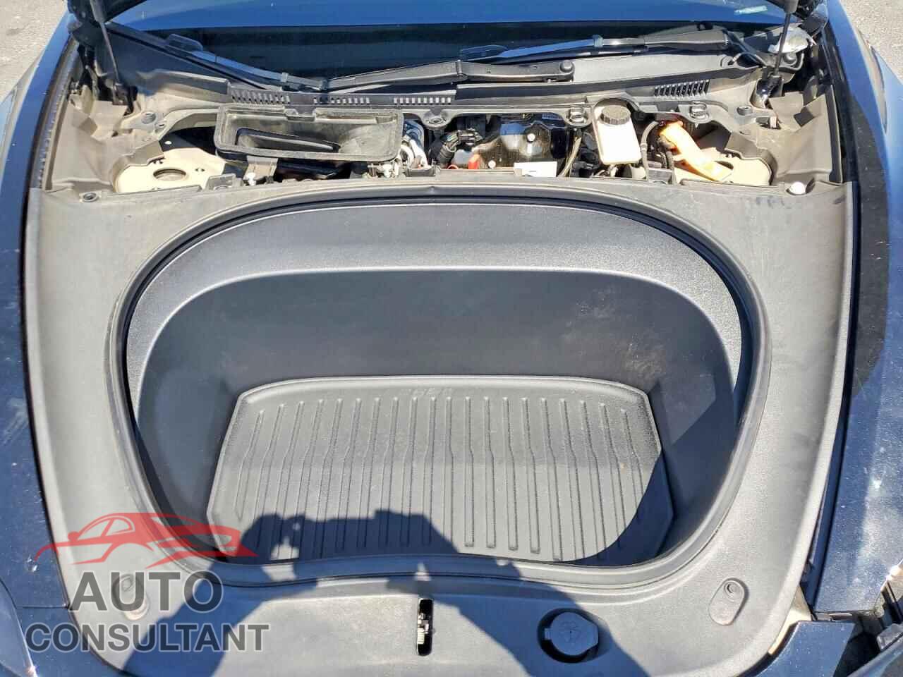 TESLA MODEL 3 2025 - 5YJ3E1EA4SF035215