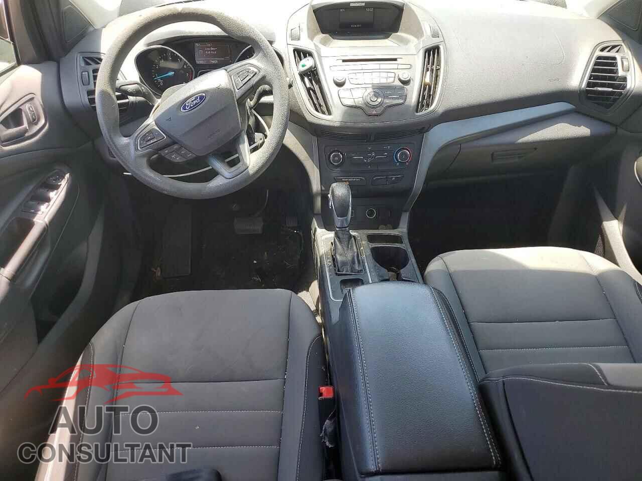 FORD ESCAPE 2017 - 1FMCU0F71HUB88632