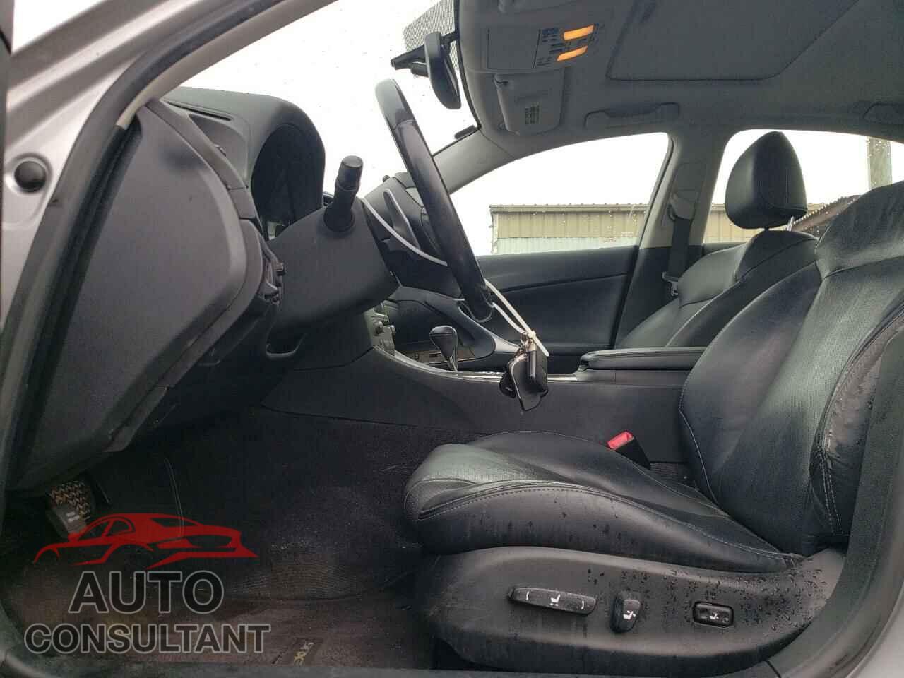 LEXUS IS 2011 - JTHCF5C27B5044801