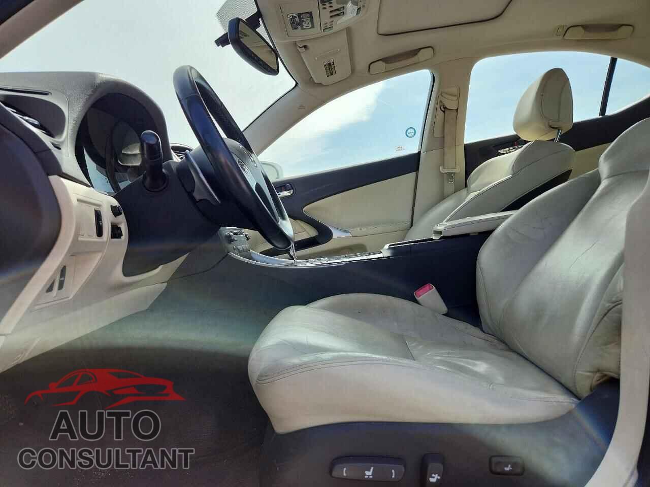 LEXUS IS 2011 - JTHCF5C23B2035126
