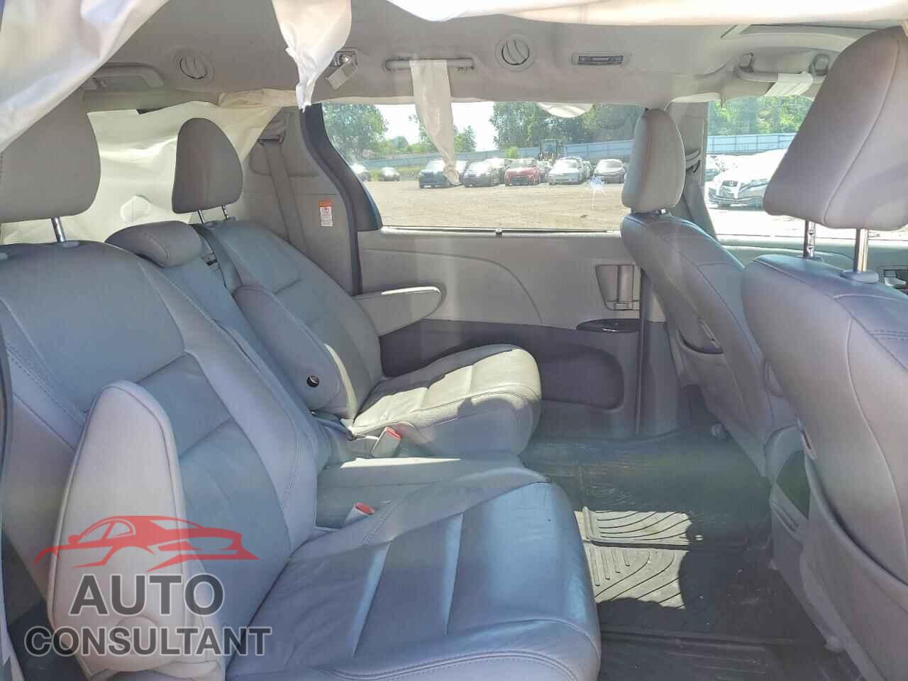 TOYOTA SIENNA 2017 - 5TDYZ3DC8HS820138